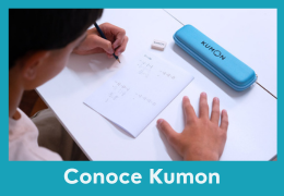 Material de Kumon sobre la mesa y las manos de un alumno haciendo la tarea como parte de la rutina Kumon-Uruguay